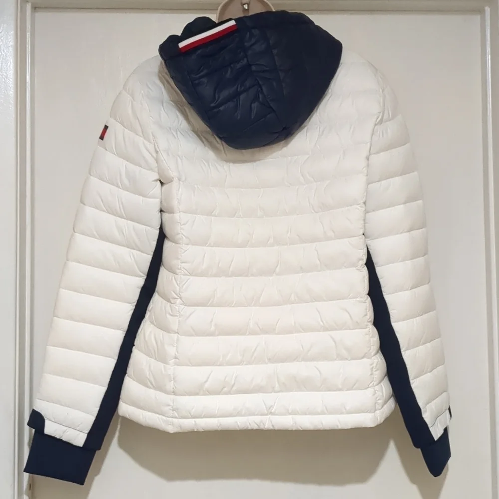 Tommy Hilfiger, packable lightweight hooded puffer jacket women M - Picture 2 of 14